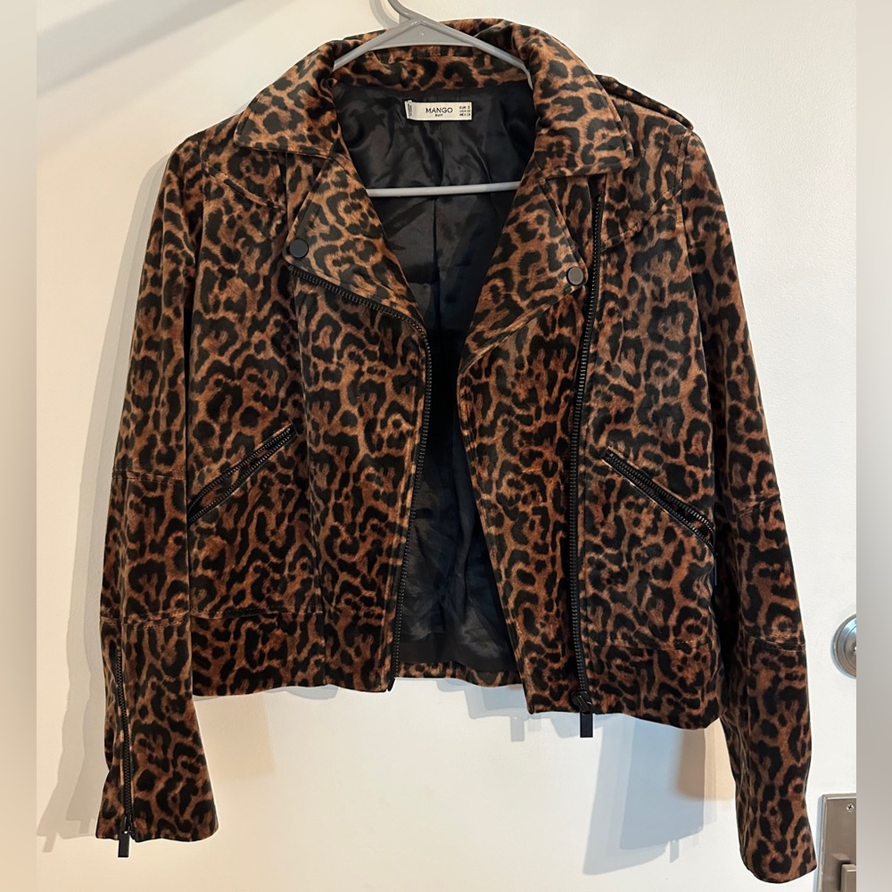 Mango leopard print soft jacket. Structured, has pockets, size XS